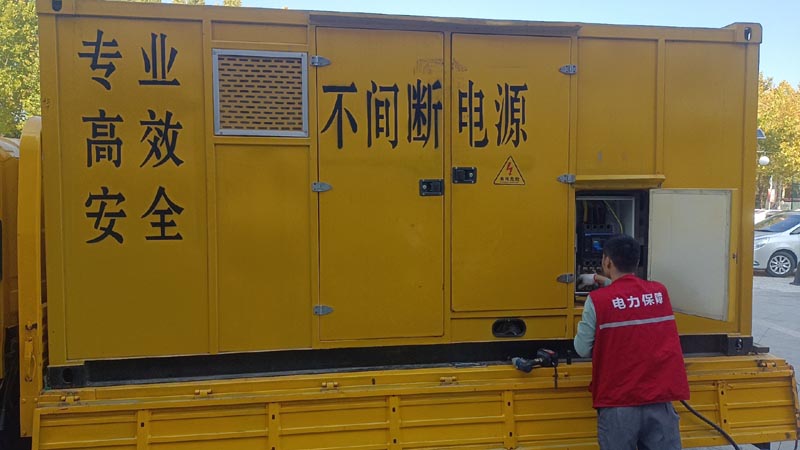 太仆寺柴油发电机组和UPS电源配合使用时，如何避免切换过程中的电力中断？
